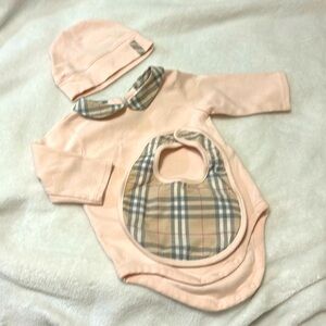 Burberry baby set